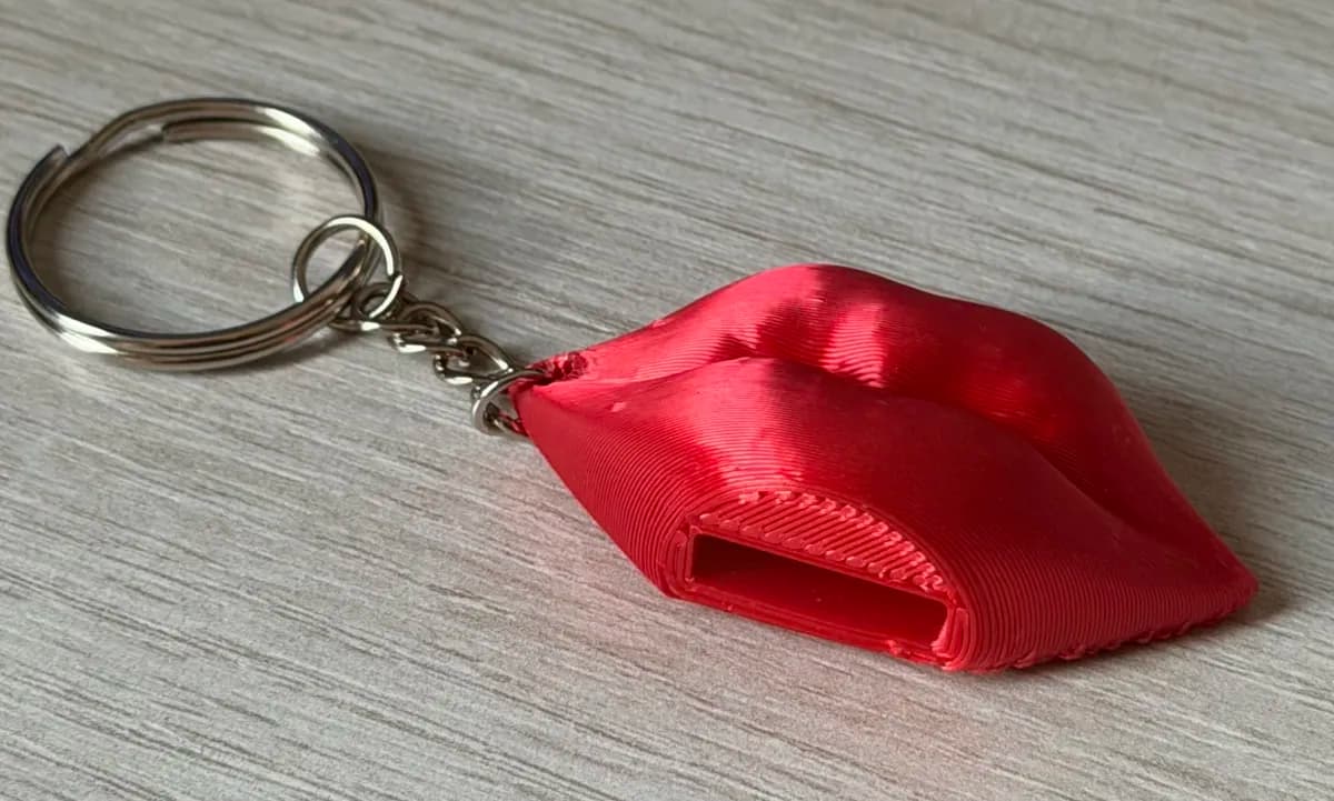 Chaveiro e Abridor de Latas em Forma de Lábios